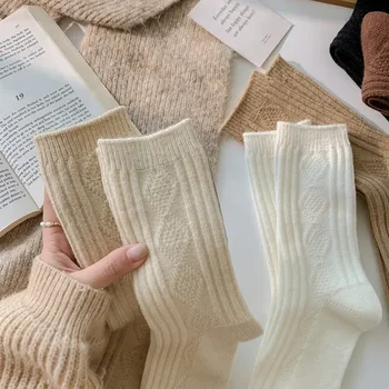 3 Çift / grup Yeni Kaşmir Yün Çorap kadın Kış Kalınlaşmak Sıcak Siyah Beyaz Paketi Set Termal Japon Moda Düz Renk
