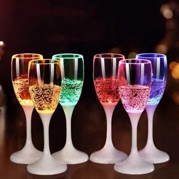 6 Adet 150Ml LED Bardak Renkli içme kupaları Yanıp Sönen Parlayan Malzemeleri Viski Bardağı İndüksiyon Aydınlık Kokteyl Parti Dekor Sıcak Satış
