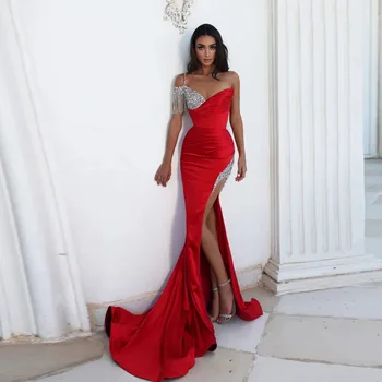 Modern Seksi Kırmızı Bölünmüş Asimetrik Uzun Maxi Abiye Kristal Boncuklu Bir Omuz balo kıyafetleri Kadın Parti Elbise